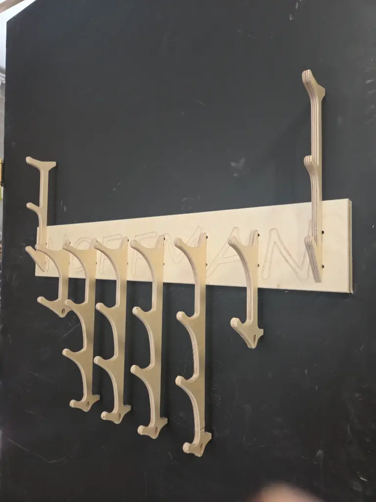 Stratus Rack v1 (4 slot rack, Stained edges and recesses, Plain)